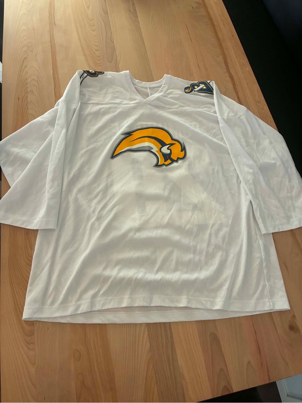 White CCM Men's Hockey Jersey with Buffalo Sabres Logo X-Large